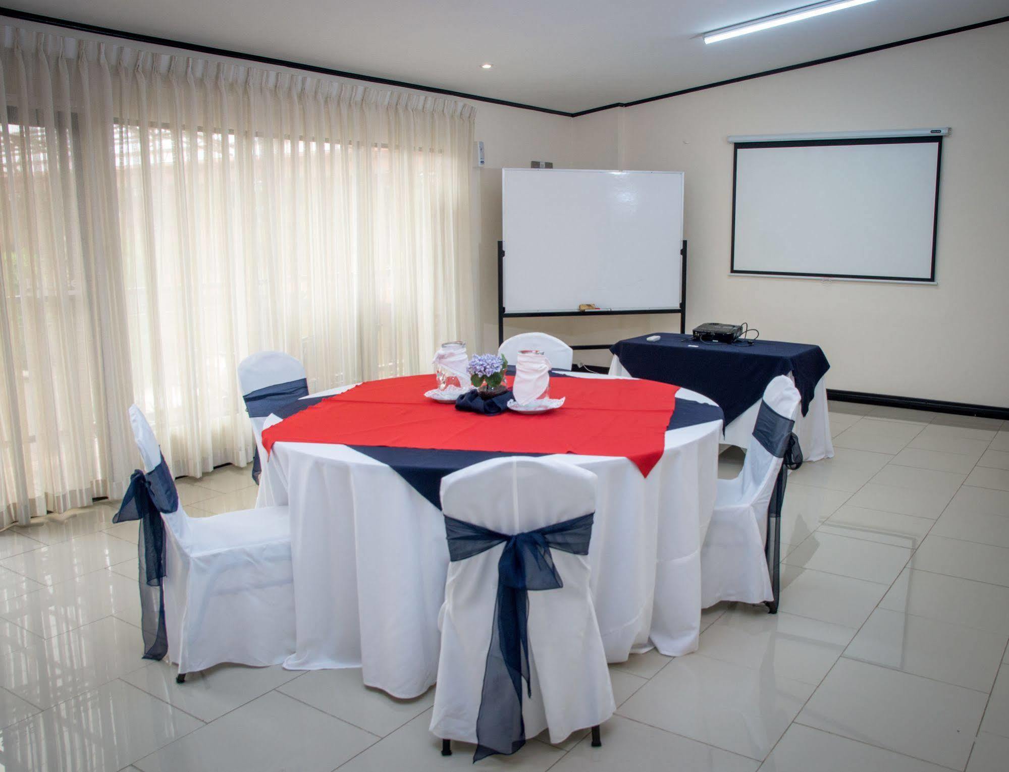 Hotel Y Restaurante El Guarco การ์ตาโก ภายนอก รูปภาพ